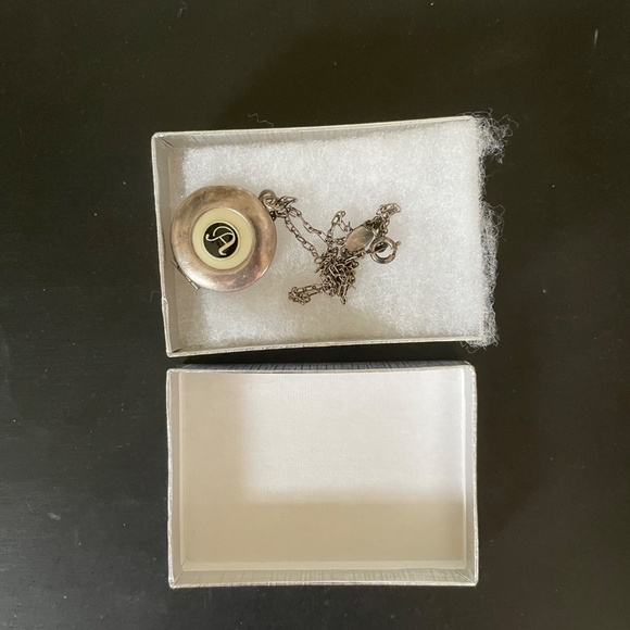 TRADED-Vintage Catherine Popesco "A" Locket - Picture 6 of 6